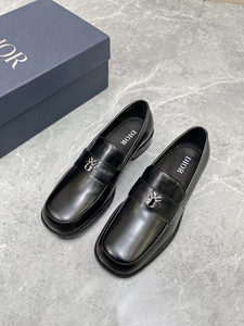 dior/迪奥22年秋冬新款英伦小皮鞋女中跟金属扣乐福鞋真皮单鞋女