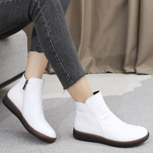 白色靴子女平底单靴秋冬牛筋底百搭休闲白皮鞋加绒皮短靴春秋女鞋