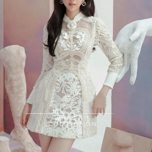越南小众女装2023秋冬新款气质白色蕾丝刺绣连衣裙婚礼小礼服裙子