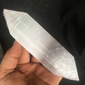 天然摩洛哥透石膏猫眼石 石膏原矿石成品柱塔板棒手把件 小摆件