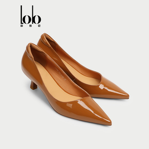 欧罗巴2022春季新款牛漆皮方扣单鞋粗跟中跟小尖头头浅口女鞋通勤