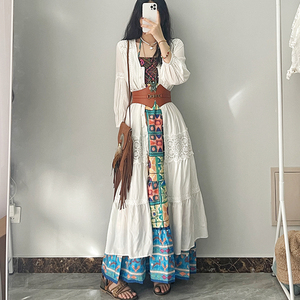 西域民族风云南旅游穿搭刺绣花色吊带连衣裙搭配波西米亚镂空罩衫
