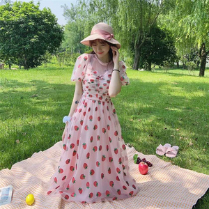 粉色草莓裙子