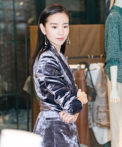 董洁明星同款春季2019新款两件套连衣裙小西服丝