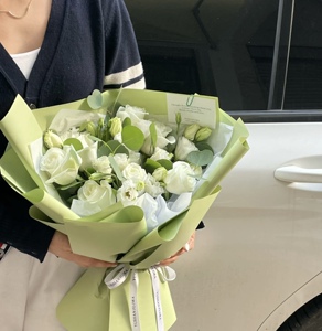 武汉同城鲜花速递手捧花毕业季礼物自然风洋桔梗玫瑰花束