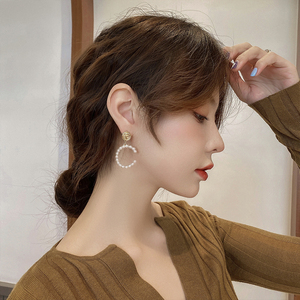 金属复古人头像c型珍珠耳环女2021年新款潮个性耳钉气质网红耳饰
