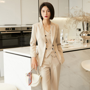 春季新款职业商务工作装浅卡其浅色短款西装外套马甲小脚裤套装女