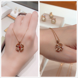 正品bvlgari 宝格丽项链 18k玫瑰金 镶钻 fiorever咏绽花瓣锁骨链