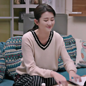 2017早秋新款欢乐颂关雎尔乔欣同款黑边亮片v领针织衫女秋季毛衣