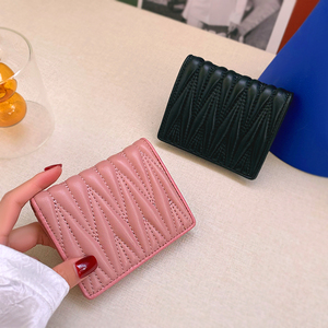 新款欧美羊皮褶皱短款钱包女士零钱包真皮时尚简约搭扣两折皮夹子