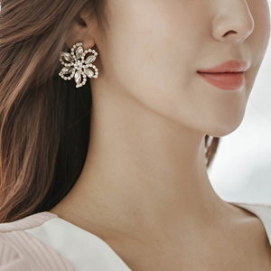 韩国耳饰女装饰耳环夸张花朵水钻耳钉气质小众轻奢高级感个性时尚