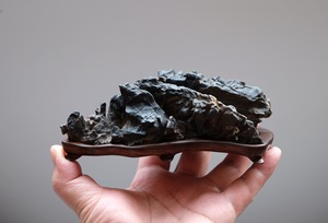 灵璧石滴水莲花 灵壁石 天然原石 莲花磬石 案头石 山形精品摆件