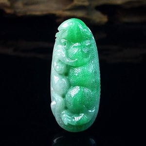 缅甸天然翡翠a货浅绿蜥蜴玉石挂件 浅绿色翡翠蜥蜴吊坠 生生不息