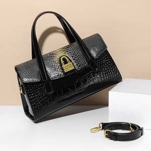 真皮女包小包包2021新款潮秋冬时尚百搭女士超火单肩手提包爆款夏