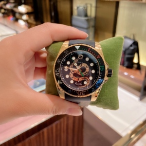 gucci/古驰手表dive潜水表系列女表灵蛇图案男表夜光防水情侣表潮
