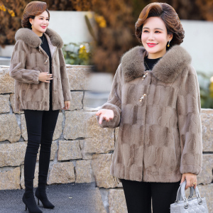 冬装妈妈洋气高贵貂皮大衣皮草连帽锦鲤貂皮毛一体水貂绒短款外套