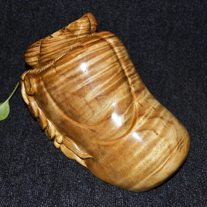 小叶桢楠木雕摆件