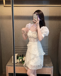 新款白色蕾丝抹胸泡泡袖不规则显瘦连衣裙女满绣拼接娃娃韩版淑女