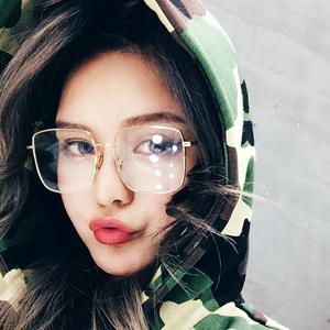 金丝框眼镜女斯文败类