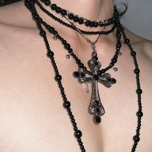 小众黑色珍珠串珠项链重工多层毛衣链choker镶钻十字花叠戴颈链女