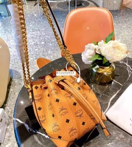 澳门mcm专柜视频正品水桶包代购2020新款双肩带链条经典纹水桶包