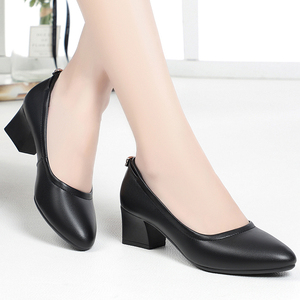 中年人半高跟鞋女40-50几岁阿姨妈妈粗跟上班女鞋真皮方口软皮鞋