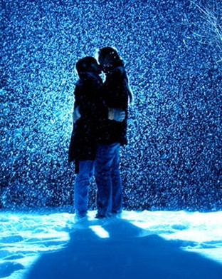 雪中情侣背影图片