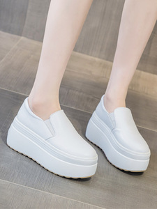 韩版新款小白鞋女一脚蹬懒人鞋高跟圆头厚底增高女鞋真皮松糕鞋潮