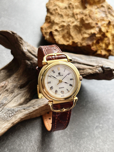 中古正品CYMA西马优雅轻巧薄款穿孔式设计镀金复古日历女石英手表
