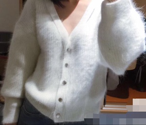 韩国代购貂绒兔毛针织毛衣外套开衫均码袖子后面有一点点染色、不