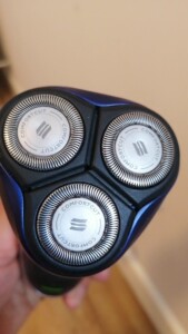 飞利浦剃须刀pt726,锂电池,可水洗,带15v充电器,红灯