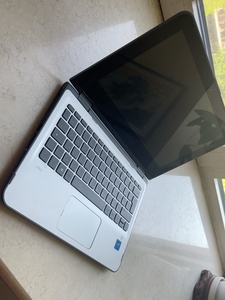 惠普小笔记本,办公室淘汰,不是windows 系统,应该是1