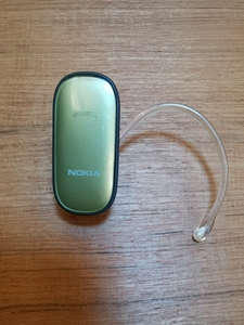 诺基亚蓝牙耳机bh105,不知道还能不能用,再送个电池