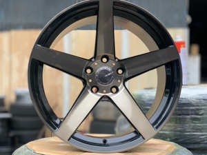 18寸五幅轮毂带胎