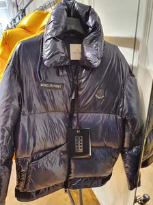 moncler 蒙口联名款羽绒服 茄紫色 男女同款