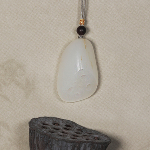 中国玉雕大师顾红作品新疆和田籽料白玉路路通挂件琬琰苕华出品