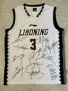 辽宁男篮全队签名赵继伟3号球衣,郭指导带队时候的,已经绝版了