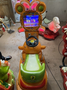 乐摇摇高配摇摇车,带mp5大屏幕.功能正常.成色如图,实况照