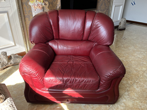 凤阳真皮沙发,八成新以上,质量杠杠滴,皮质也很好,坐感手感都