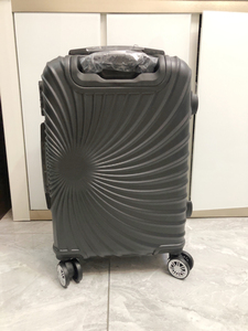 全新宾利拉杆箱,万向轮,登机箱,20寸,原价600多的,家里
