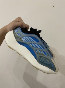 yeezy700蓝色