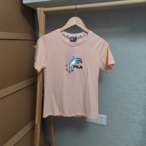 斐乐女款粉色刺绣亮片海豚短袖m码95斤左右可以穿