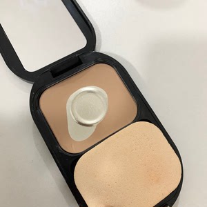 美容护肤/彩妆 彩妆香氛 粉饼,粉条 蜜丝佛陀粉饼红色