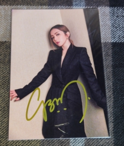 邓紫棋签名 邓紫棋亲笔签名照 邓紫棋周边