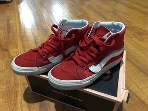 vans板鞋猪年限定款34.5码 鞋码偏大 内有两幅鞋带和一