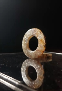 春秋玉壁满红沁龙纹玉环 高古玉 美皮美沁 喜欢询价不懂勿扰