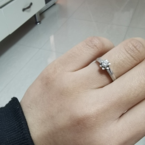 15分钻戒潮宏基专柜g750白金钻戒15分钻,有钢印,是花朵