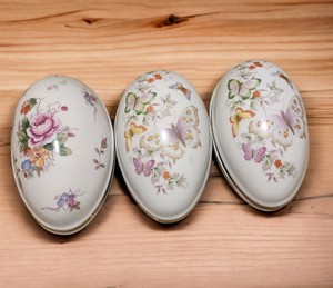 大号复古陶瓷鸡蛋饰品或珠宝盒 1979 年日本制造，适用于雅