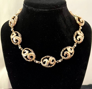 范思哲项链,短款颈链,款式高端大气!尽显贵族风范!想在众人中