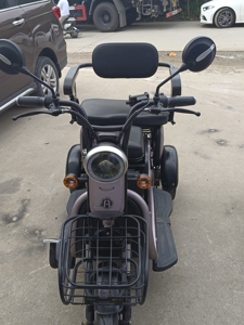 二手九成新老年代步车艾美达